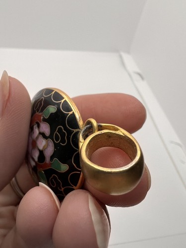 Cloisonne Round Pendant Flowers Cherry Blossoms Black Enameled 1-2" - Picture 7 of 7