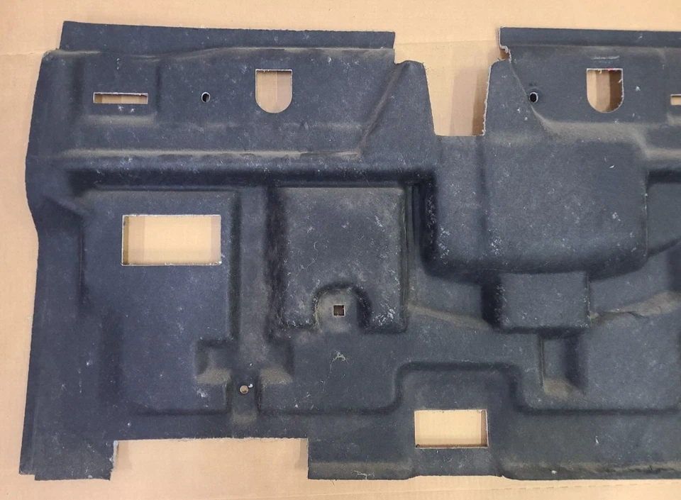 OEM 2013-2018 RAM 1500 AISLAMIENTO DE PARED TRASERA ALFOMBRA REVESTIMIENTO CABINA TRASERA ALFOMBRA 2014 Foto 2 de 4
