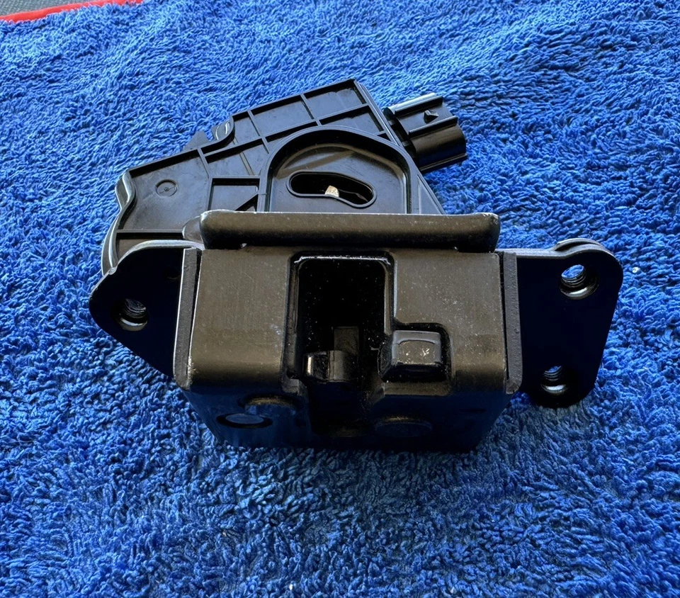 08-15 Scion XB Highlander RAV4 защелка подъемного борта привод замка багажника задней двери изготовитель оборудования - Изображение 4 из 4