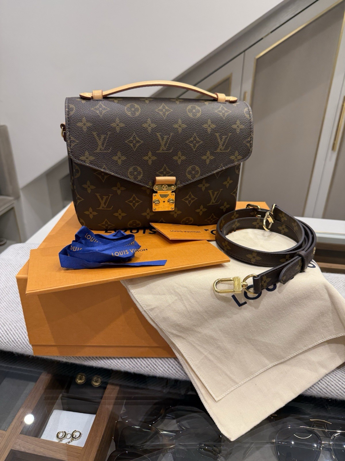 Louis Vuitton Pochette Metis