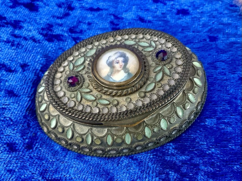 Vintage Europe .900 Silver Enamel Portrait Vanity Powder Box Origina Puff/Mirror