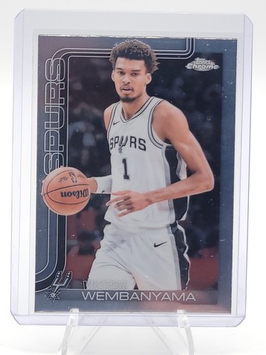 VICTOR WEMBANYAMA 2025-26 TOPPS CHROME BASKETBALL #221 SAN ANTONIO SPURS B Q8168