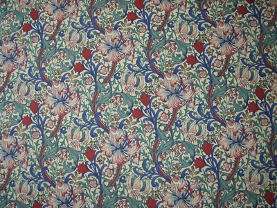 WILLIAM MORRIS VORHANGSTOFF ''Golden Lily Minor'' 2,6 METER BISCUIT/INDIGO/ROT