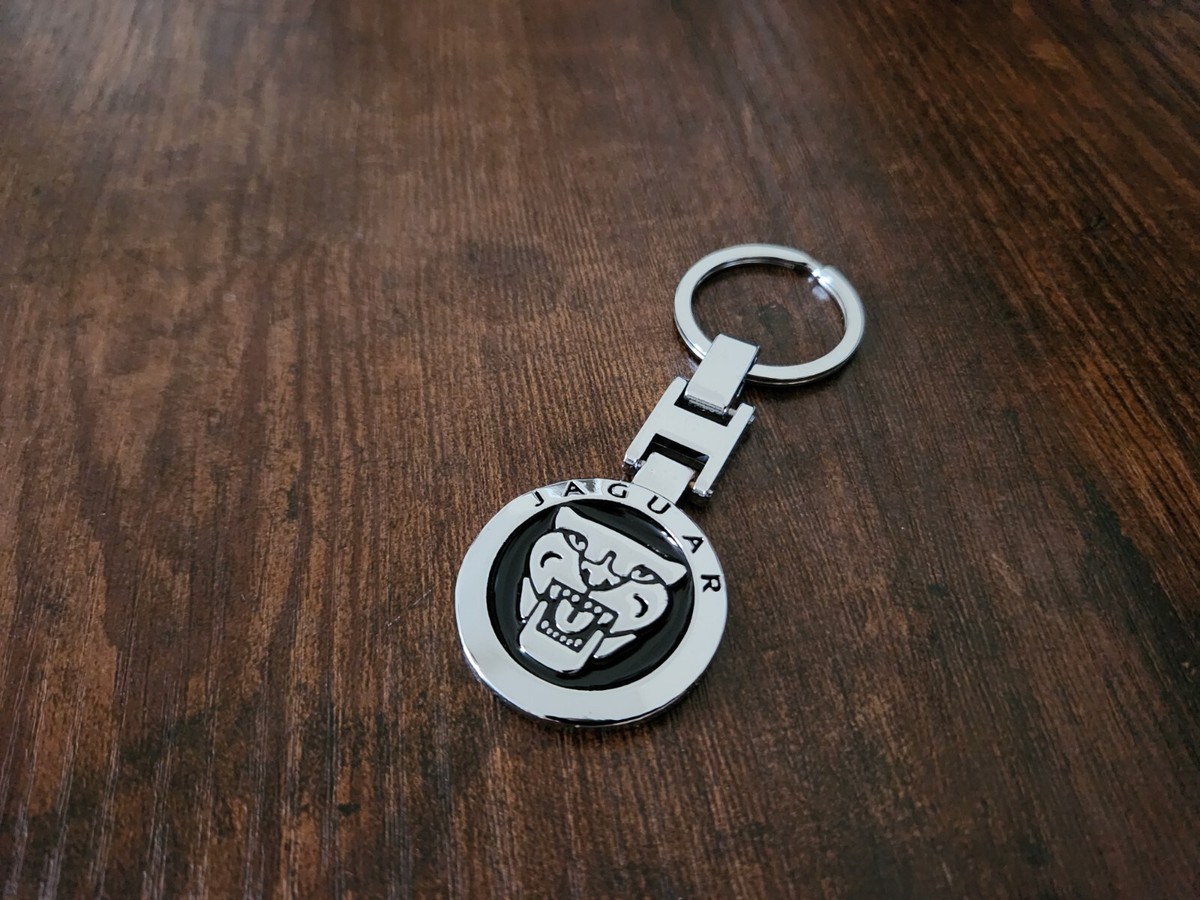 Jaguar XKR F-PACE SVR Vanden Plas Xj8 Chrome and Black Classic Style  Keychain