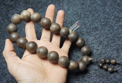20mm Old Chinese Brunei agarwood Eighteen children bracelets/Pear wood jade box - Picture 2 of 11