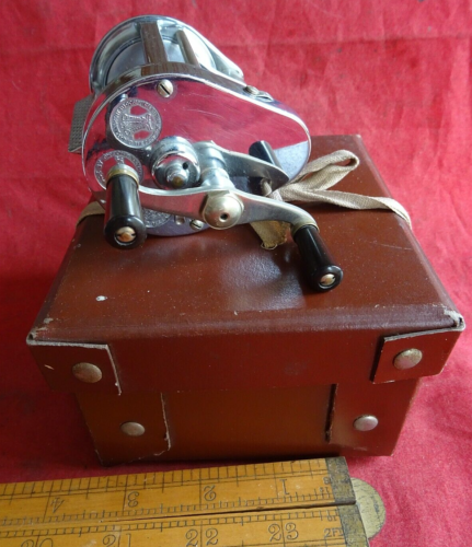 A SUPER CONDITION CASED VINTAGE HARDY ELAREX MULTIPLIER FISHING REEL - Foto 1 di 11