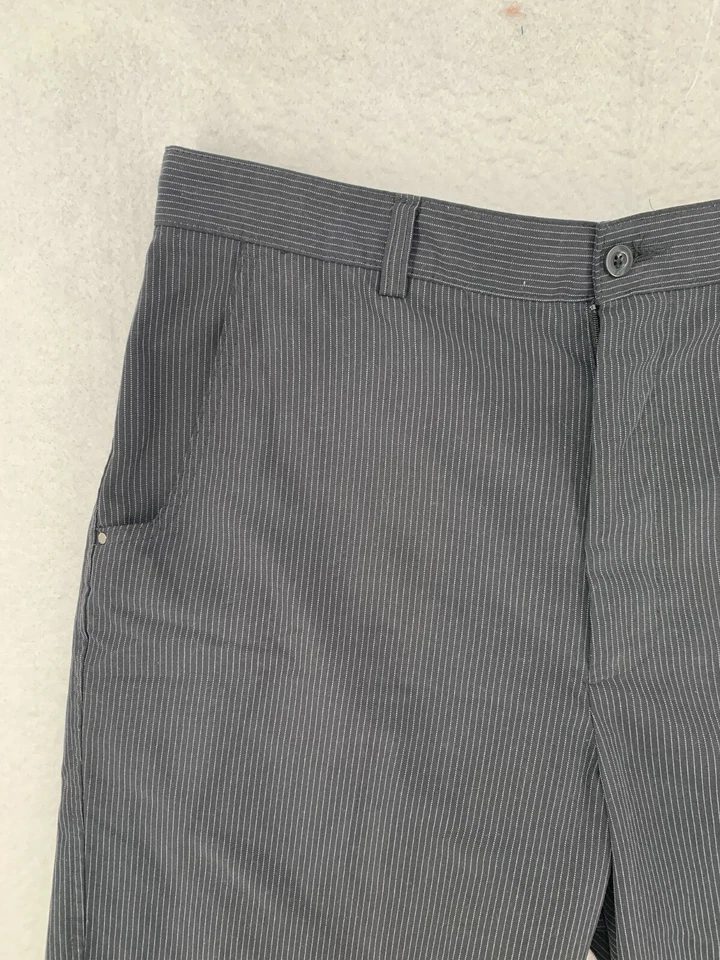 Pantalones cortos de golf Bolle para hombre talla W38 frente plano negros con rayas blancas  Foto 4 de 4