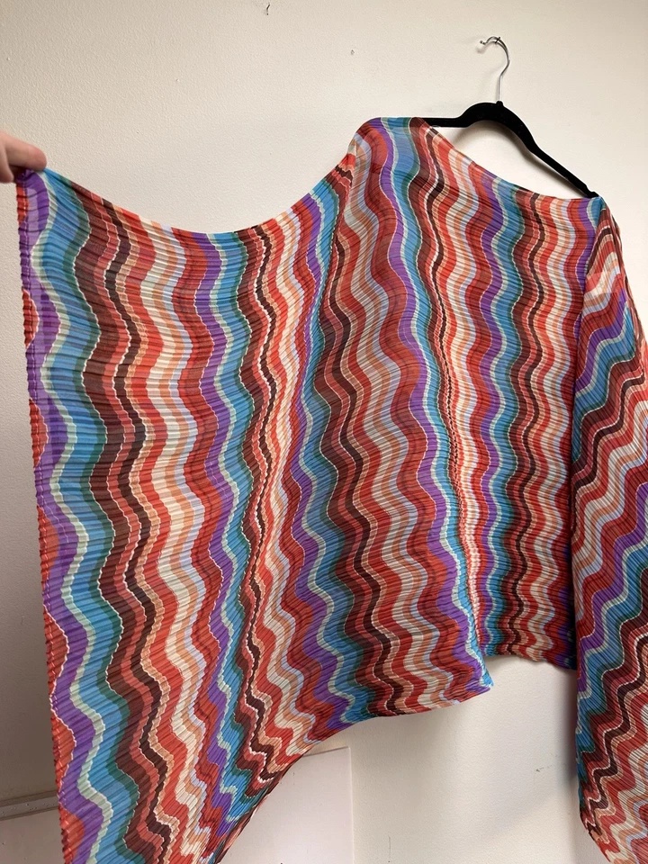 Top de caftán a rayas colorido Pleats Please Issue Miyake Foto 2 de 4