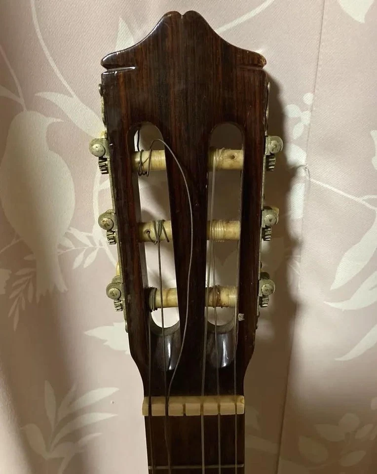 Guitarra clásica Kawai G-150 cuerpo de madera natural con clavijas de afinación de engranajes Foto 2 de 4