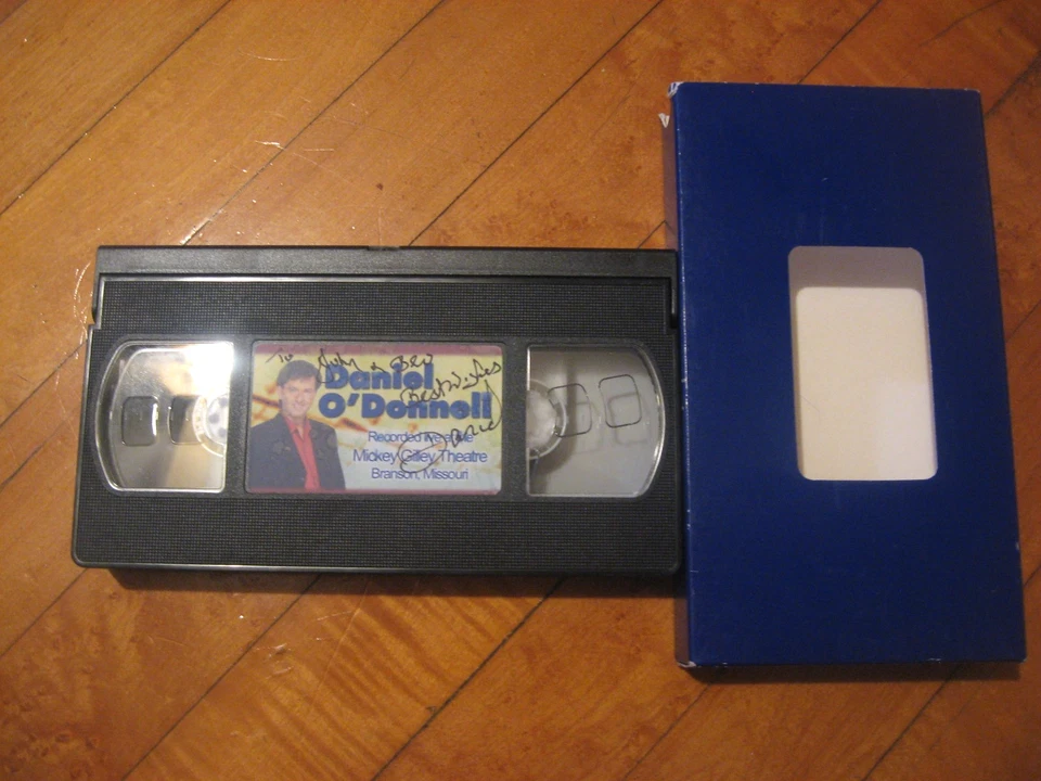 11 DANIEL O'DONNELL (9) Cds + (2) VHS Tapes - One VHS tape Signed/Autographed Foto 2 de 2