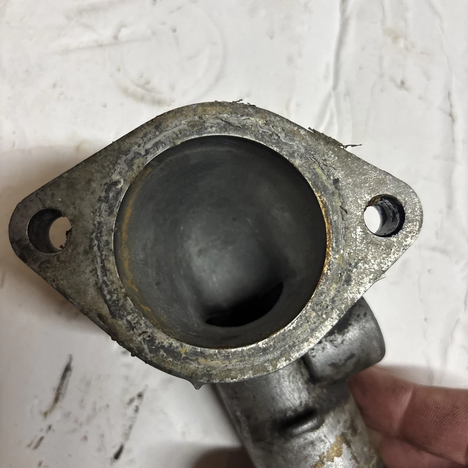 Carcasa termostato Toyota Pickup 4Runner 22R OEM CORTO SIN SENSOR Foto 4 de 4