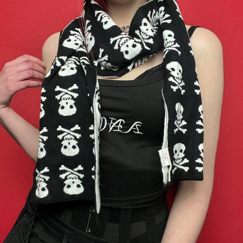 Reversible skull and crossbones scarf π€π€ - Picture 2 of 5