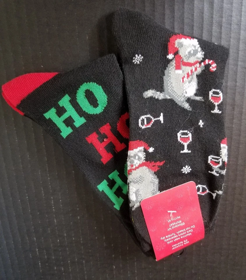 2 pares de calcetines navideños Davco para mujer "Ho Ho Ho" Wish You A Trashy Christmas Foto 2 de 4