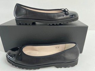 PAUL MAYER Black Leather Cap Toe Featherweight Lug Sole Flats Sz 9.5B