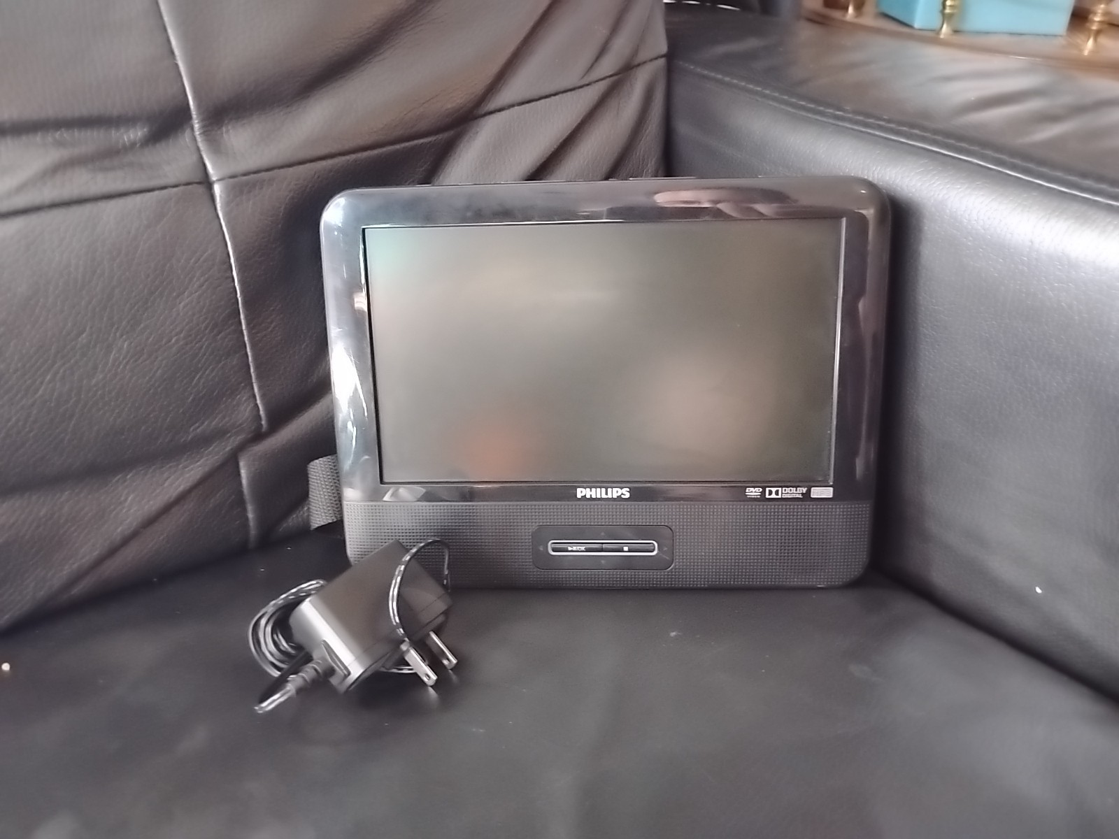 Philips PD9016/RB Portable DVD Player with Built-in Screen & Battery  