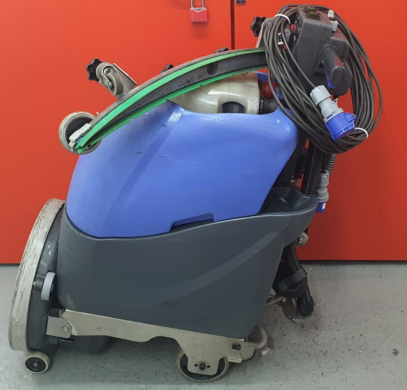 Numatic tt4045 230V scrubber dryer garage gym floor cleaning