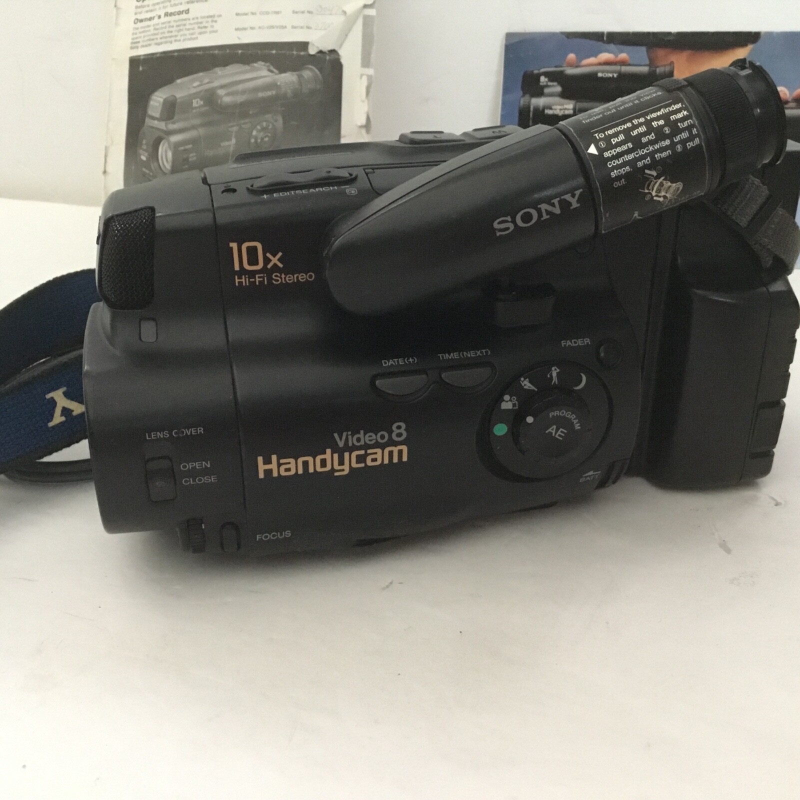 Sony CCD-TR61 Handycam Vintage Camcorder Retro Classic