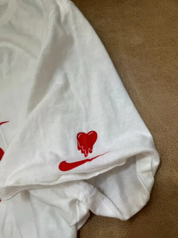 ■EMOTIONALLY UNAVAILABLE■Lip and Tongue Tee★送料関税込み NEW Nike x Emotionally Unavailable Tee White Mens Clot Chen