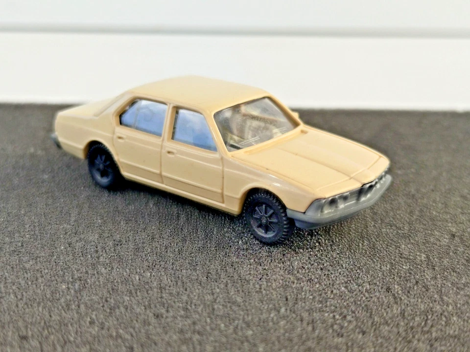 FLEISCHMANN HO BMW 745 I Beige 1/87 1:87 Foto 4 de 4