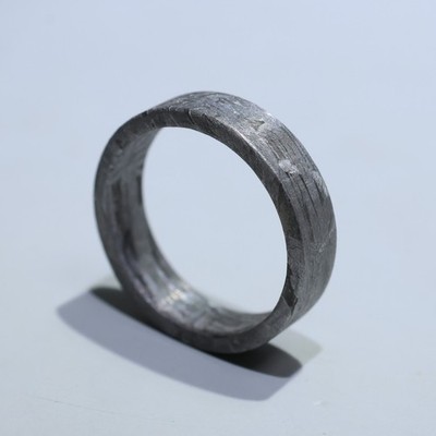 Iron meteorite Ring , Widmanstätten Pattern, Meteor Wedding Ring SIZE (US 10)