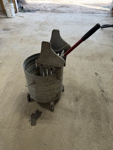 Vintage Geerpres 8 Gallon Galvanized Mop Bucket w/Casters Floor Prince