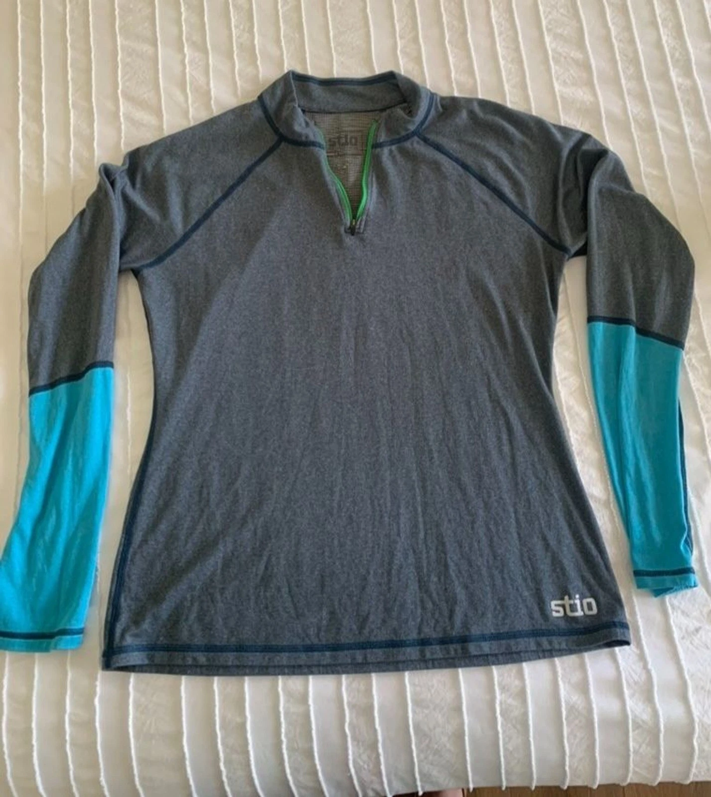 STIO Womens gray/blue performance long sleeve base layer Medium active athletic