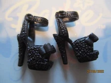BARBIE DOLL / PAIR OF SHOES: BOOTS, PUMPS ....... (608)
