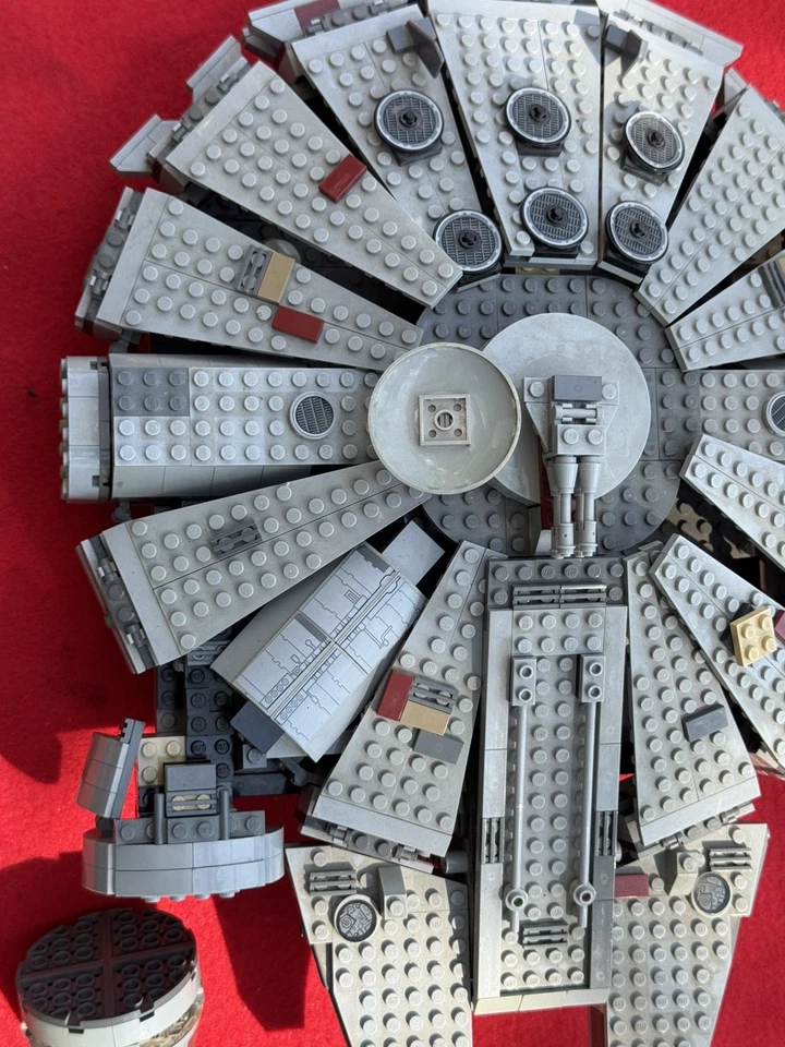 LEGO Star Wars 7965 Millennium Falcon, foto 2 di 5