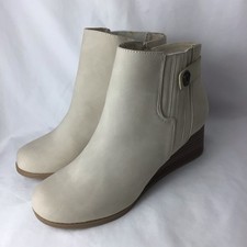 Blowfish Malibu Kids Fashion Boots Size 5 Wedge Booties B130 Off White Beige