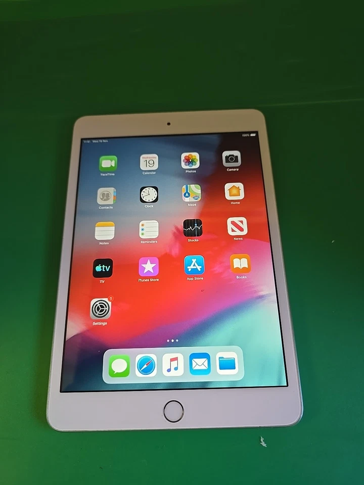 Apple iPad Mini 3rd Gen - 16GB - Silver - A1599 -   Used.  .  (DK788) - Image 2 of 4