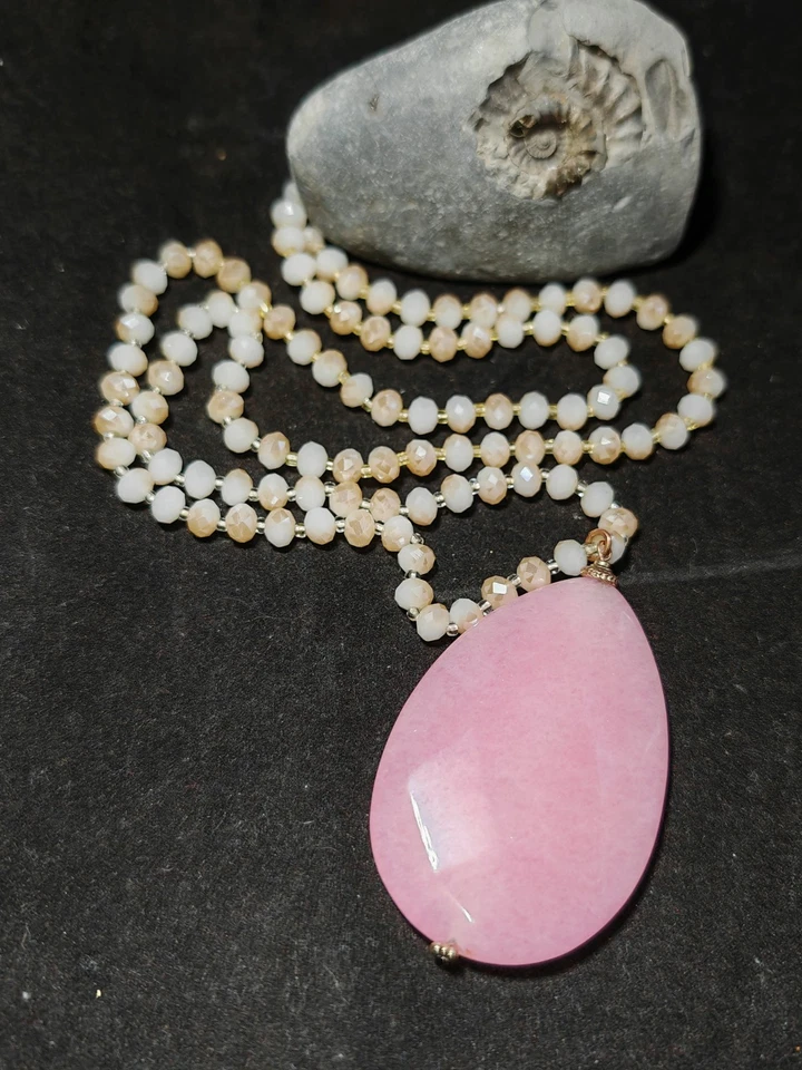 Brillante caramelo facetado vidrio y enorme collar focal de piedras preciosas de cuarcita rosa Foto 4 de 4