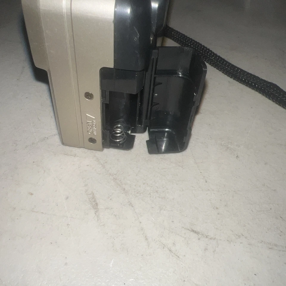 Vivitar 529MZ Date vintage 35mm film camera - analog point & shoot - auto focus - Image 2 of 3