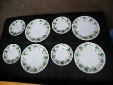 Andrea By Sadek Ivy Berries Vinyard (4) 10-1/2" Dinner Plate + (4) 7-5/8" Salad