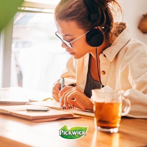 20 bolsitas de té Pickwick Strawberry Black Tea - Imagen 2 de 3