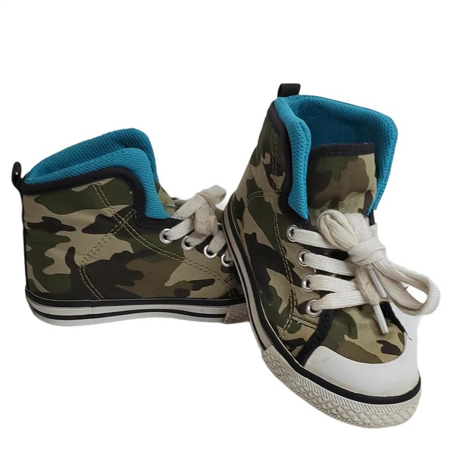 Crazy 8 Boys Camo High Top Sneakers Size 9 - Image 3 of 4
