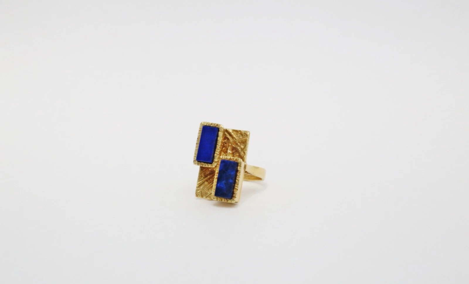 RARE Vintage Cartier 18Kt G Geometric Design Ring With Lapis Lazuli   10.8g