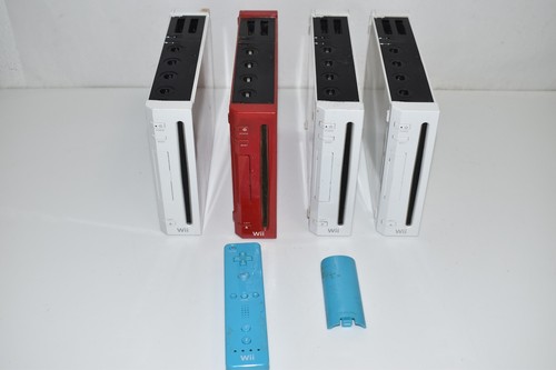 NINTENDO WII CONSOLES LOT OF 4 - 3 WHITE - 1 RED- PARTS & REPAIR (JWP85) - Picture 1 of 3