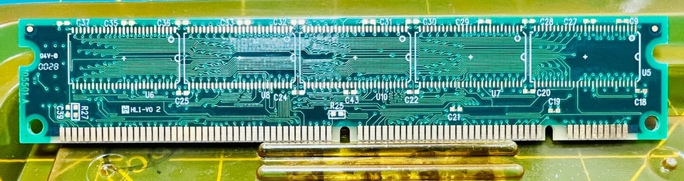 32MB SDRAM AVED AMP374P0424AT3-C1L 4MX72 PC100 168-pin DIMM  - Image 2 of 3