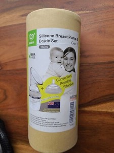 haakaa breast pump and bottle set