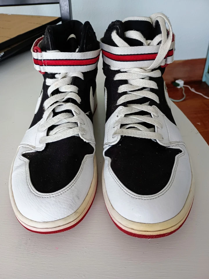 Talla 11 - Jordan 1 Correa Alta Blanco Negro Rojo Universitario Foto 3 de 4