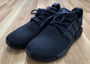 nmd r1 triple black reflective