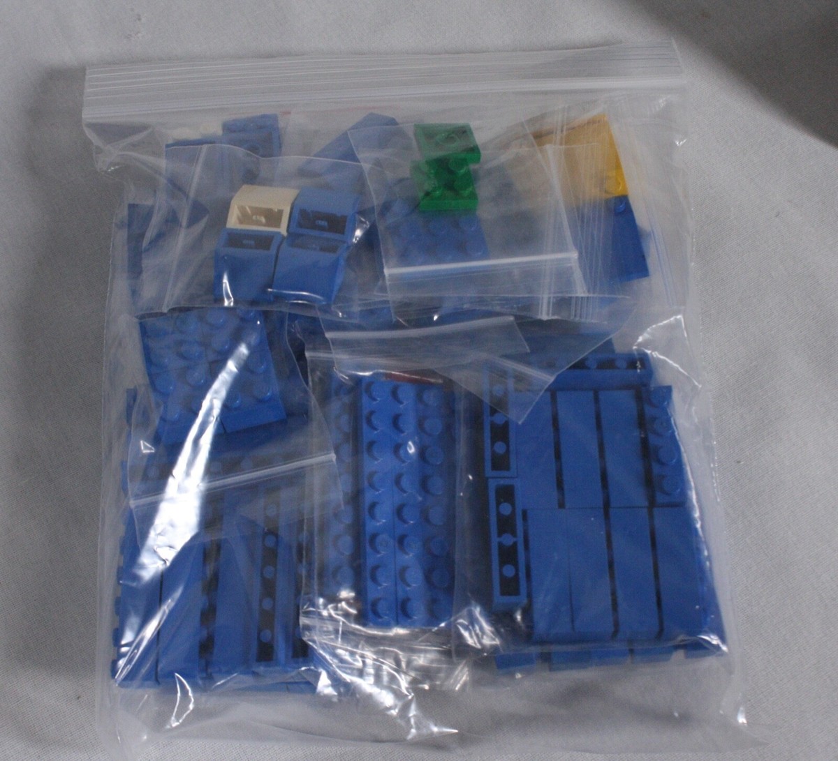 RARE! VINTAGE LEGO BASIC BUILDING SET #1638 IN A BLUE TUB CONTAINS