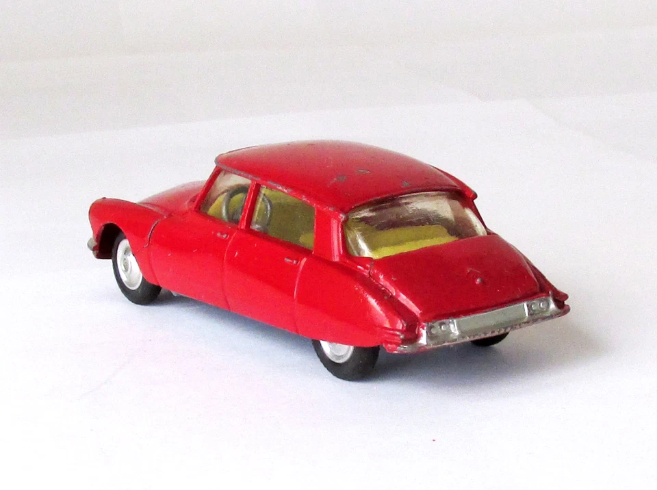 Vintage Corgi #210-S Citroen DS19 1960 - Image 2 of 4