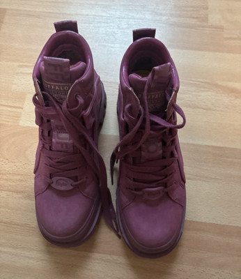 Buffalo Damen Stiefelette lila Schnürung Profilsohle Blockabsatz rund Logo