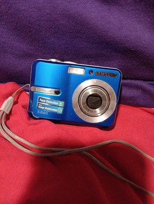 Samsung S860 8.1 MP point and shoot Compact Digital Camera For Parts No Contact