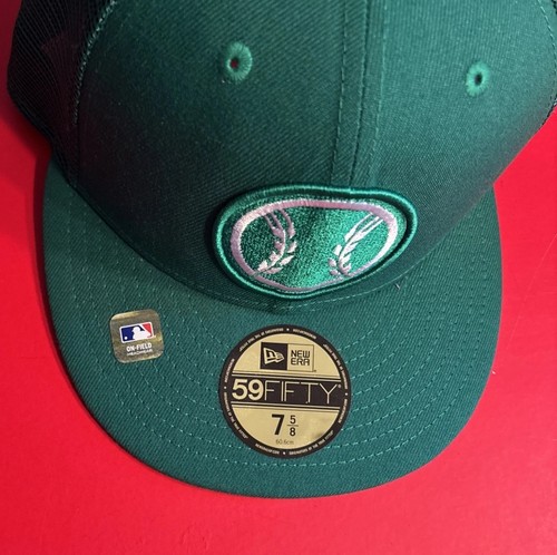 Sombrero ajustado para hombre Milwaukee Brewers New Era 59Fifty 7 5/8 verde día de San Patricio - Imagen 3 de 9