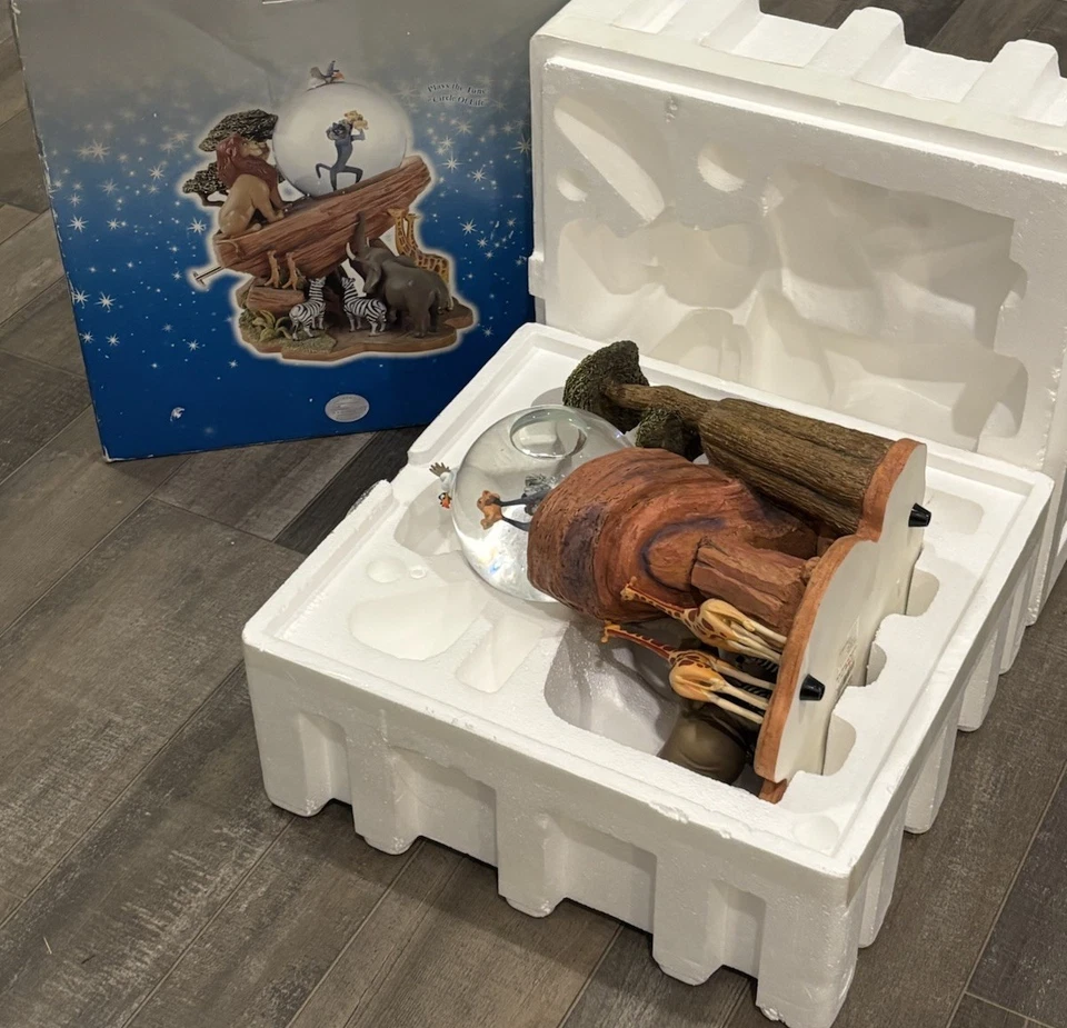 Globo de Neve Musical Disneystore O Rei Leão CIRCLE OF LIFE Simba Rafiki 1994 - Imagem 2 de 4