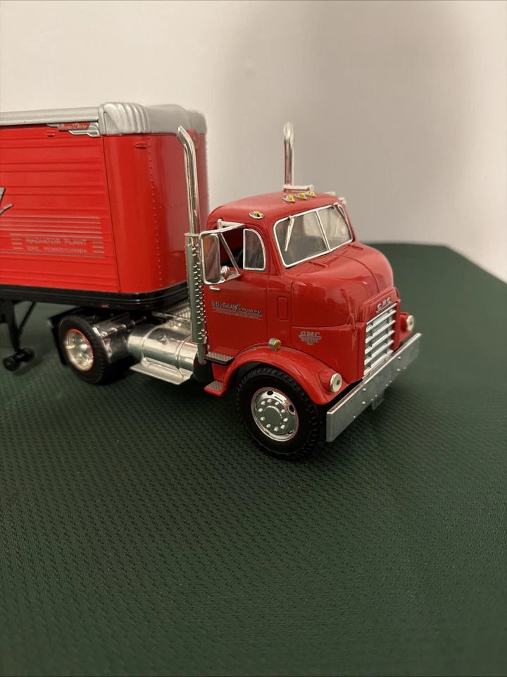 WEIL McLAIN CONTRACTOR COLLECTION SERIES #9 1954 GMC Tractor Trailer 1:25 Scale - Image 2 of 4