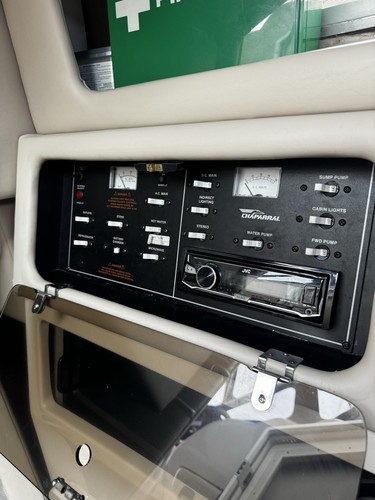 2001 Chaparral 270 Signature Sports Cruiser Twin V6 - Picture 10 of 15