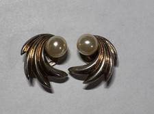 VINTAGE CROWN TRIFARI STERLING SILVER FAUX PEARL ABSTRACT SWIRL DESIGN